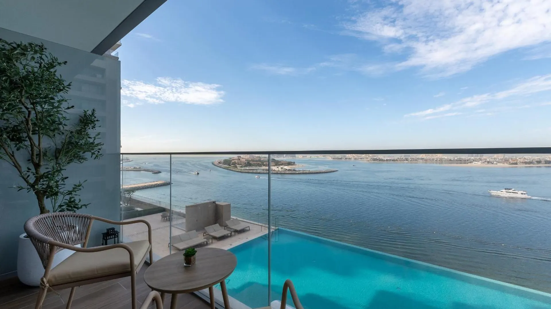 Beach Isle 2, Emaar Beachfront - Mint Stay Dubai