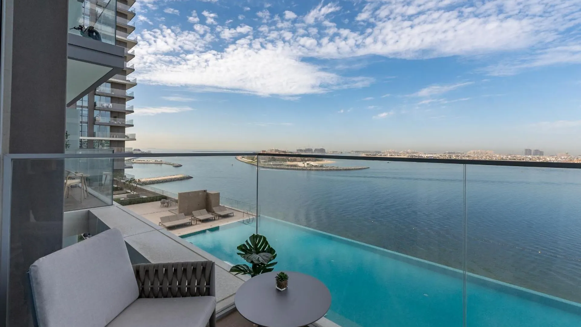 Apartment Beach Isle 2, Emaar Beachfront - Mint Stay Dubai